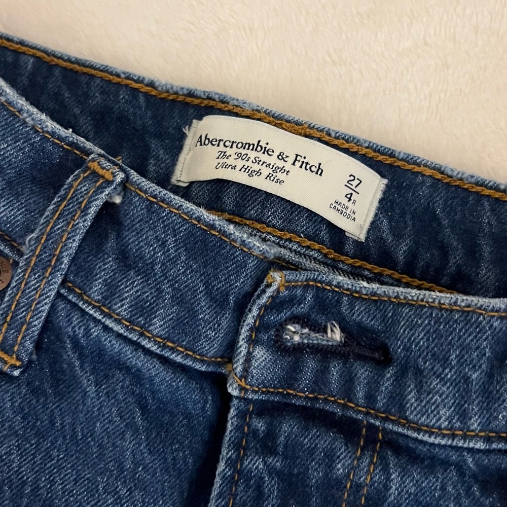 Abercrombie & Fitch - The 90’s Straight Ultra High Rise Jeans